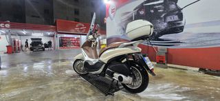 Piaggio Beverly 300i 2015-thumb-6