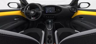 Toyota Aygo (X) 2026 GR-SPORT HEV ΕΤΟΙΜΟΠΑΡΑΔΟΤΟ-thumb-3