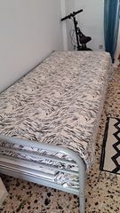 ΑΙΓΙΝΑ ΠΩΛΟΥΝΤΑΙ 2 μεταλλικά κρεβάτια με στρώματα και ένας καναπες κρεβάτι μεταλλικος
