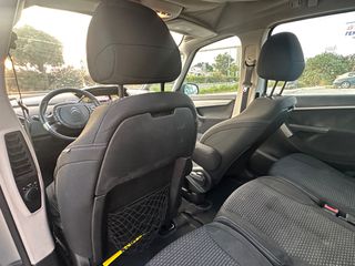 Citroen C4 Picasso 2011-thumb-23