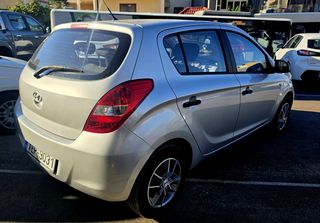Hyundai i 20 2010 1.2-thumb-1