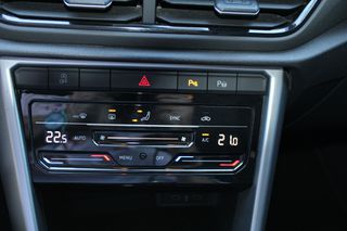 Volkswagen T-Roc 2022 LIFE 1.0cc 110ps TSI *CAMERA* *ΓΡΑΜΜΑΤΙΑ*-thumb-22
