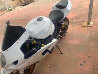Suzuki GSX-R 600 2004 K4-thumb-3