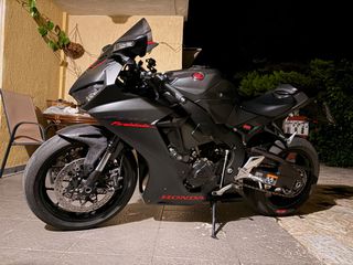 Honda CBR 1000RR 2018 Fireblade SC77-thumb-3