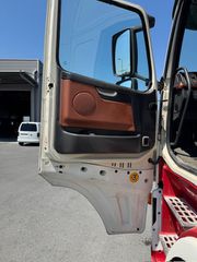 Volvo 2004 FH-thumb-6