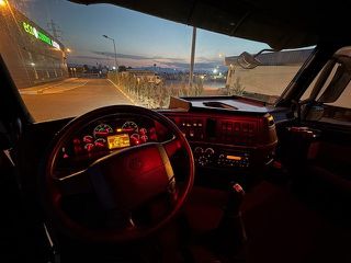 Volvo 2004 FH-thumb-11