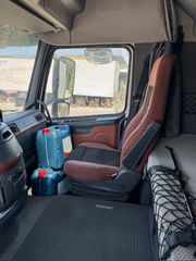 Volvo 2004 FH-thumb-12