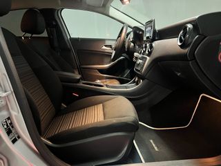 Mercedes-Benz A 180 2017-thumb-11