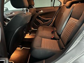 Mercedes-Benz A 180 2017-thumb-13