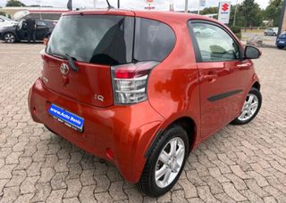 Toyota iQ 2012-thumb-1
