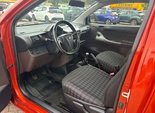Toyota iQ 2012-thumb-2