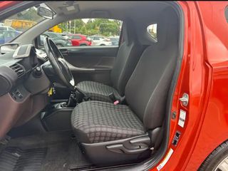 Toyota iQ 2012-thumb-3