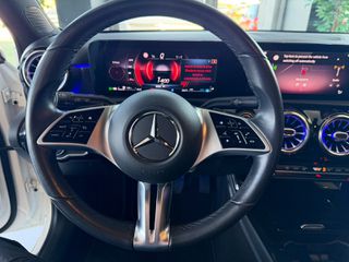 Mercedes-Benz A 200 2023 AMG-LINE 7G-DCT-thumb-31