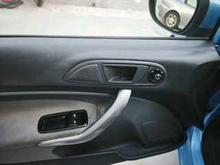 Ford Fiesta 2011-thumb-12