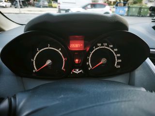 Ford Fiesta 2011-thumb-13