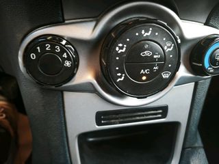 Ford Fiesta 2011-thumb-15