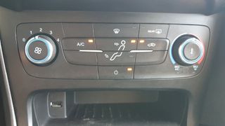 Ford Focus 2017 ST LINE-thumb-11