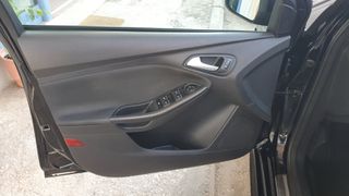 Ford Focus 2017 ST LINE-thumb-21