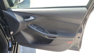 Ford Focus 2017 ST LINE-thumb-25