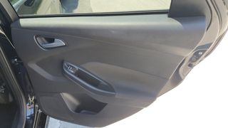 Ford Focus 2017 ST LINE-thumb-28