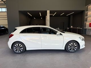 Mercedes-Benz A 180 2017-thumb-3