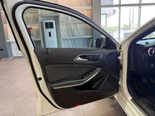 Mercedes-Benz A 180 2017-thumb-5
