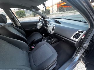 Hyundai i 20 2012-thumb-10