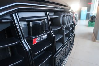 Audi SQ8 2020-thumb-10