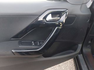 Peugeot 208 2016-thumb-8