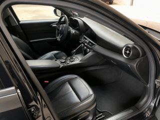 Alfa Romeo Giulia 2017 Super Nero 210HP-thumb-5