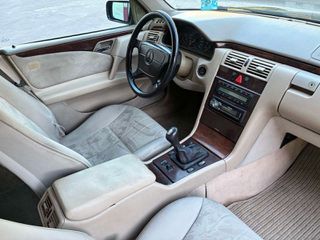 Mercedes-Benz E 200 1998-thumb-11