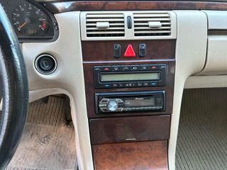 Mercedes-Benz E 200 1998-thumb-16