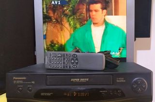 Βίντεο εγγραφής αναπαραγωγής VHS τής Panasonic.