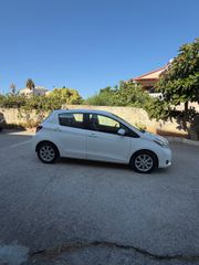Toyota Yaris 2012-thumb-2