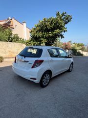 Toyota Yaris 2012-thumb-3
