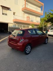 Toyota Yaris 2012-thumb-2