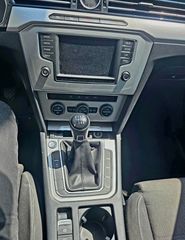 Volkswagen Passat 2016-thumb-6
