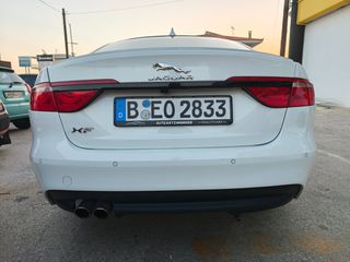 Jaguar XF 2017-thumb-6