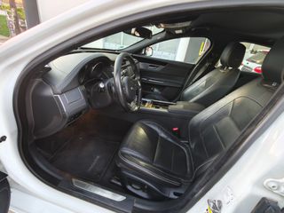 Jaguar XF 2017-thumb-8