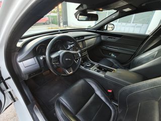 Jaguar XF 2017-thumb-9