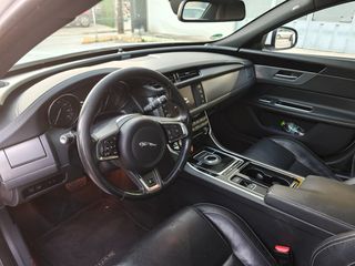 Jaguar XF 2017-thumb-10