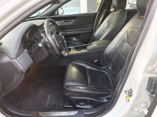 Jaguar XF 2017-thumb-11