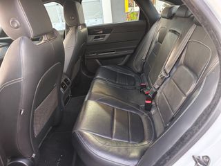 Jaguar XF 2017-thumb-14