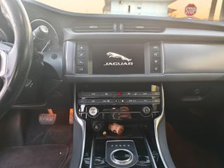 Jaguar XF 2017-thumb-16