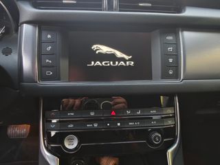 Jaguar XF 2017-thumb-17