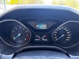 Ford Focus 2013-thumb-1