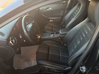 Mercedes-Benz GLA 180 2018 DIESEL AUTO-thumb-6