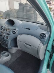 Toyota Yaris 1999-thumb-10