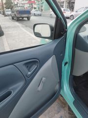 Toyota Yaris 1999-thumb-16