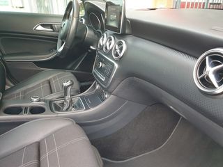 Mercedes-Benz A 180 2016 URBAN-thumb-13